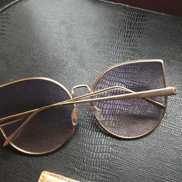 Abstract shaped sunglasses - Picture 3 of 3